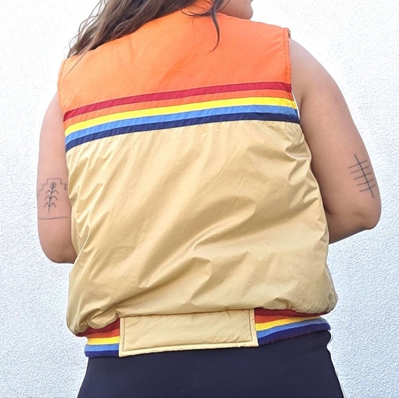 Vintage 1980s Lightning Bolt Vest / Retro Striped Rainbow Puffer Snow Vest - Picture 5 of 10